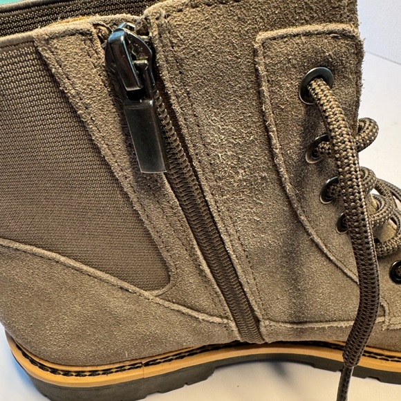 Crown Vintage women’s Taupe Suede Boots - Picture 4 of 7